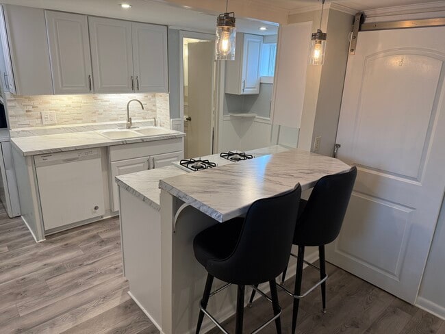 Building Photo - 202 S Catherine St Unit Lower