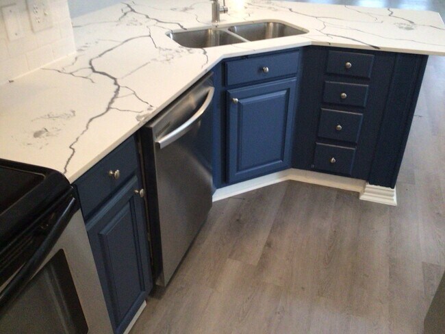 Photo - 176 April Point Dr N