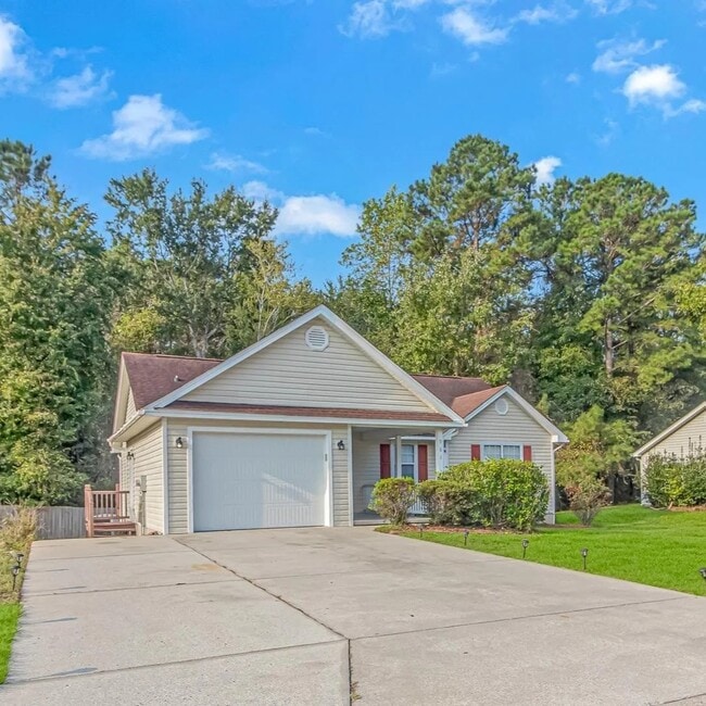 Photo - 961 Castlewood Dr