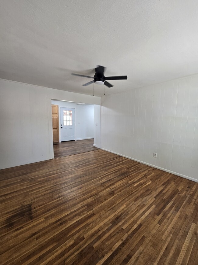 Photo - 1121 Luther E