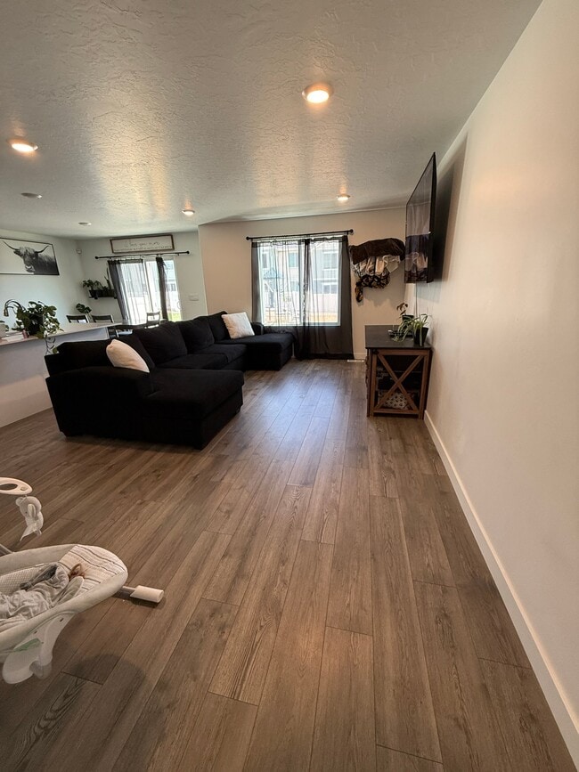 Photo - 1045 W Broadleaf Dr