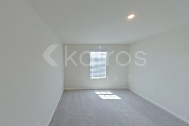 Photo - 233 Topaz Ln