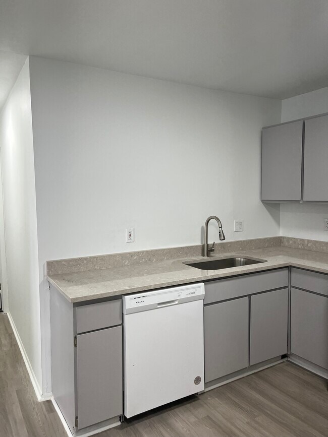 Kitchen - 420 Hill St