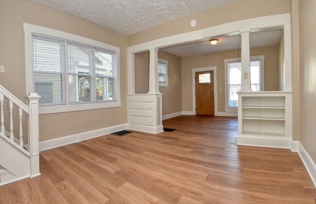 Photo - Bates-Hendricks/Newly Remodeled 3 Bedroom Half Double