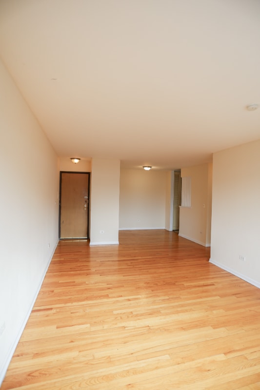 Photo - 1055 W Catalpa Ave Unit 209