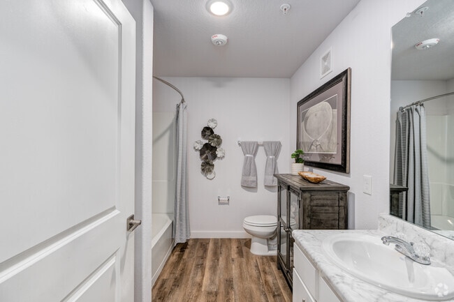 2BR, 2BA-827SF-Bathroom