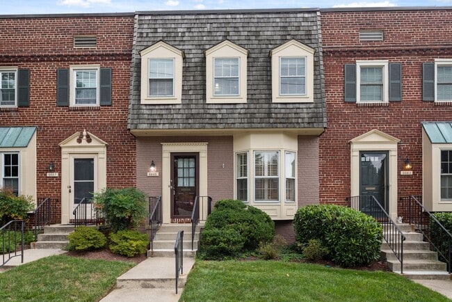Building Photo - 6665 Hillandale Rd Rental