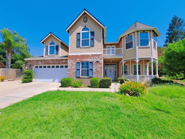 Photo - Elegant 4 Bedroom Home w/ Upstairs Loft Mo...