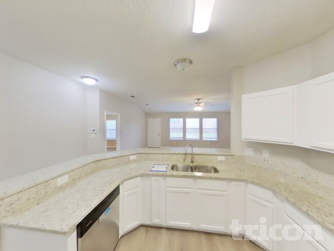 Photo - 425 Longshore Dr