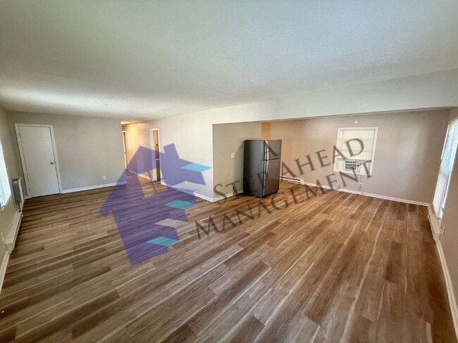 955 N Belmont Ave