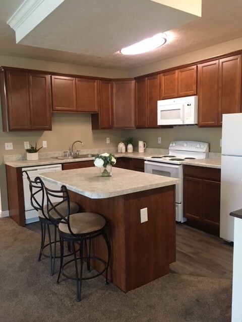Country Springs Apts