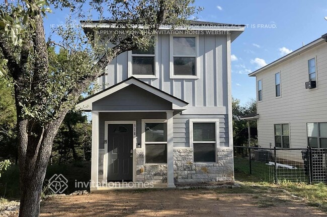 Building Photo - 318 Shady Bluff Dr