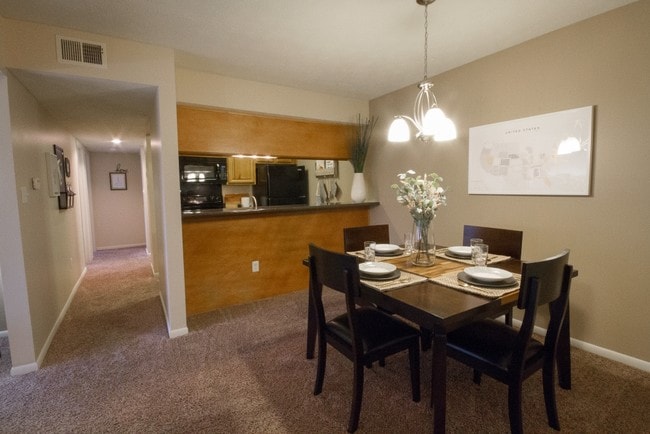 Photo - TGM Shadeland Station