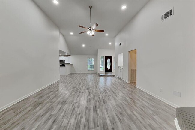 Photo - 22023 Grand Forks Dr