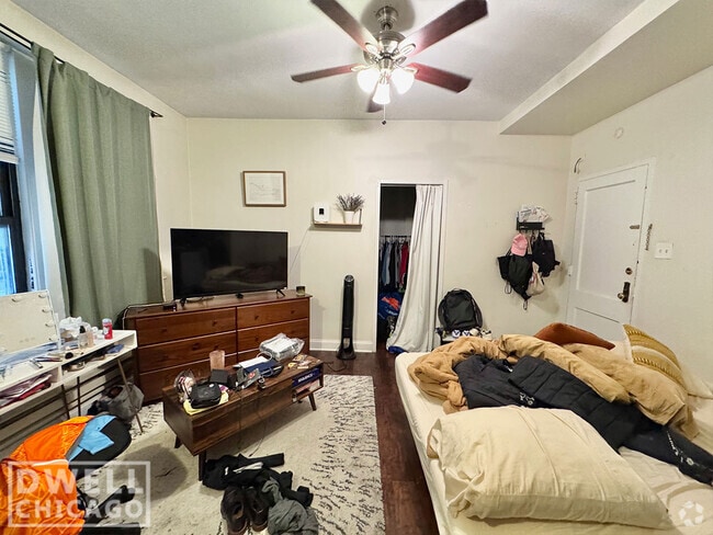 Building Photo - 3346 N Marshfield Ave Unit 1 Rental
