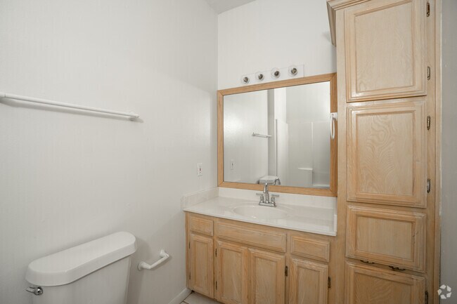 1BR, 1BA - 900SF - Bathroom