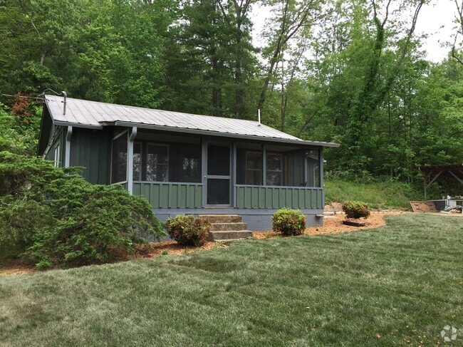Building Photo - 3837 Old Hendersonville Highway Rental