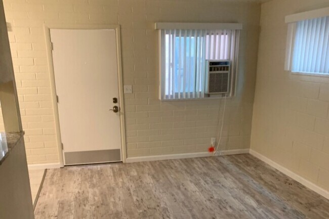 Photo - Thoma Street Apartments