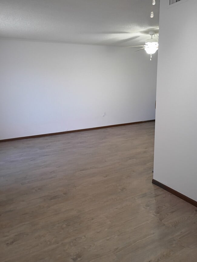 To the Great Room - 13622 N 98th Ave Unit D