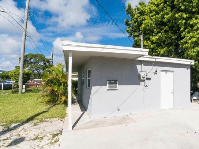 Building Photo - 141 NW 13th Ave