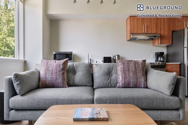 Photo - 4302 7th Ave NE Unit FL3-ID912