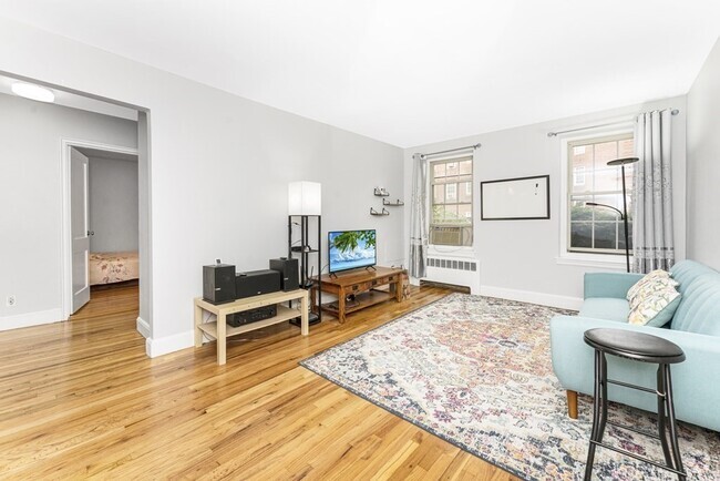 Building Photo - 21 Englewood Ave Unit 2 Rental