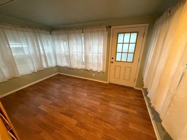 Photo - 404 Thoria Rd