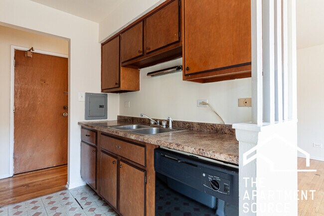 Photo - 665 W Wrightwood Ave