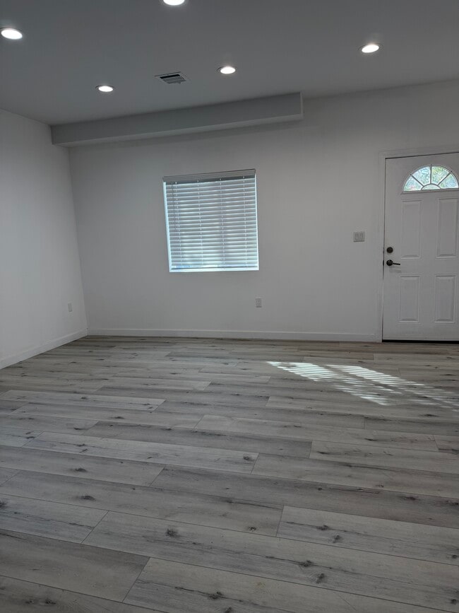 Photo - 11616 Balboa Blvd