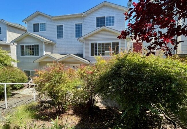 Greenwood Townhome - Greenwood Townhome