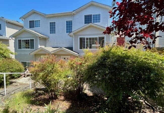 Building Photo - Greenwood Townhome