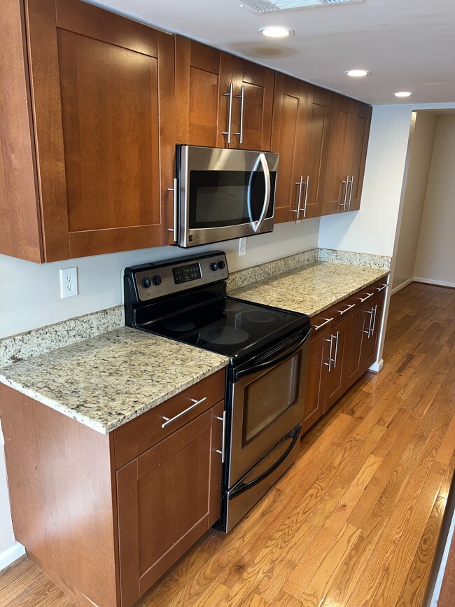 Photo - 2136 Catskill St