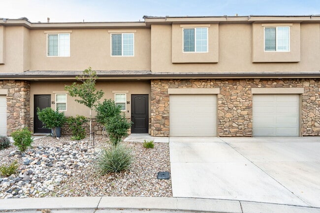 Building Photo - "Beautiful 3-Bedroom 2.5 Bath Townhome in the desirable Millcreek Springs TH Subdivision." Unit 96