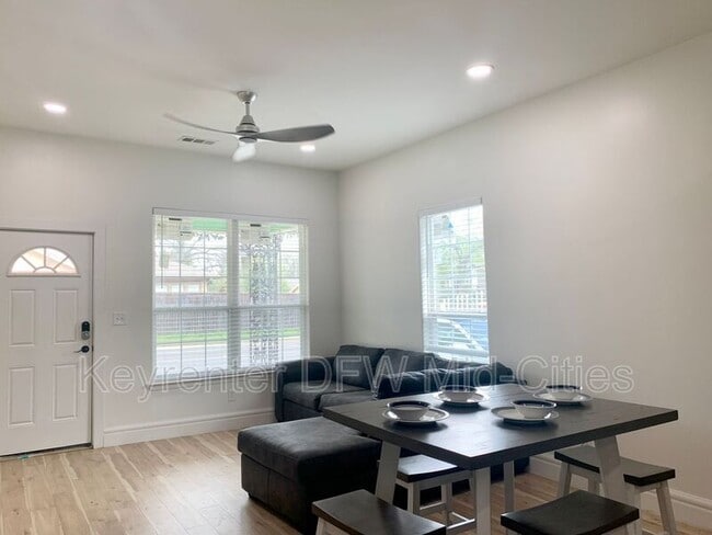 Photo - 1512 W Twelfth St