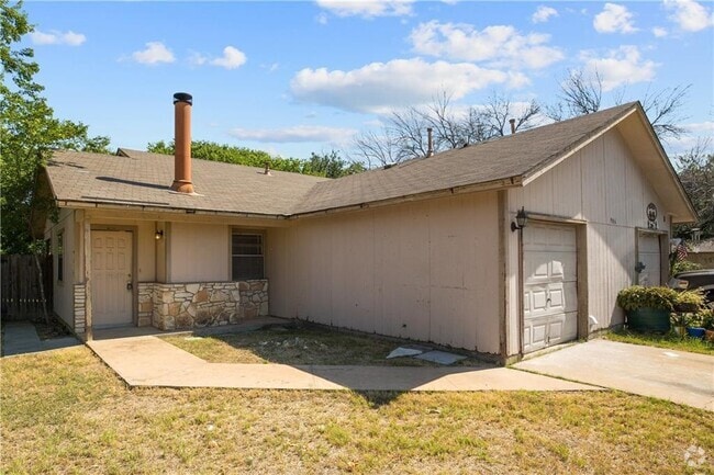 Building Photo - 906 Country Aire Dr Rental