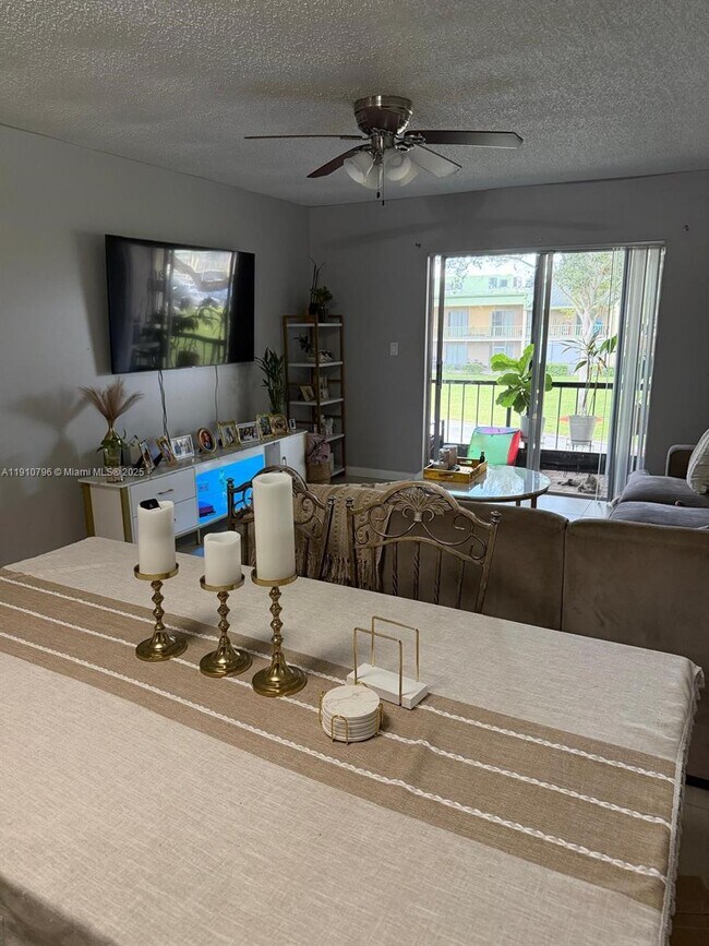 Photo - 4124 NW 88th Ave Unidad 203