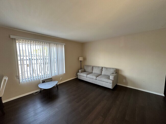 Photo - 721 W 30th St Unidad 12