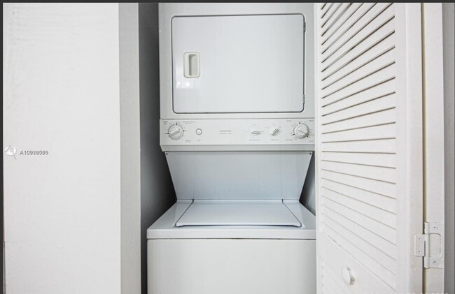 Laundry in Bathroom - 41 SE 5th St Unit Apt 812
