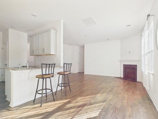 Photo - 2032 Highland Knoll Dr