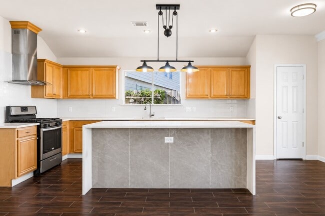 Building Photo - 2719 Riverhollow Ln