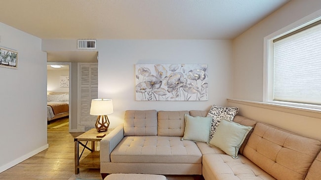 1701 Hudson St Unit 4