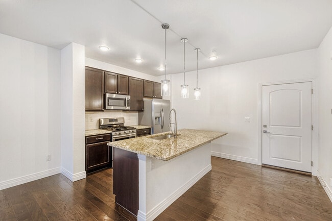 Photo - 1773 Spring Water Pt