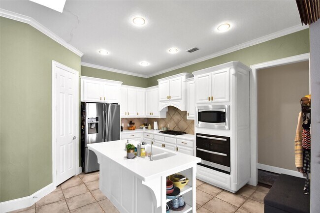 Photo - 3903 Johnson St