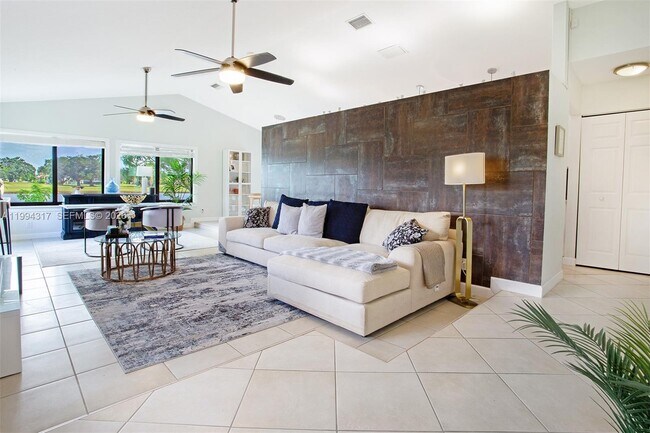 Photo - 524 Village Lake Dr