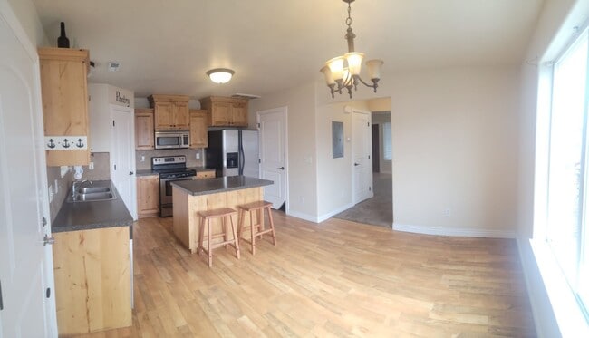 Photo - 550 Sunflower Rd