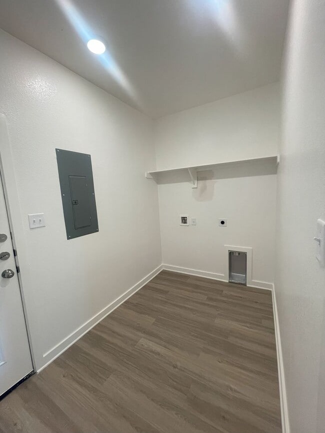 Photo - 1612 W 5th St