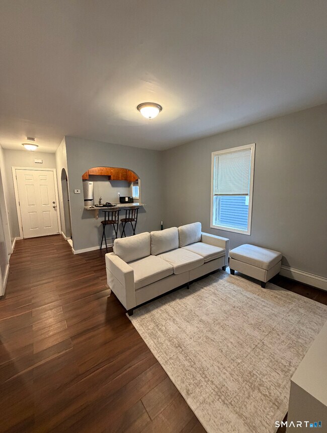 589 Winchester Ave Unit 2