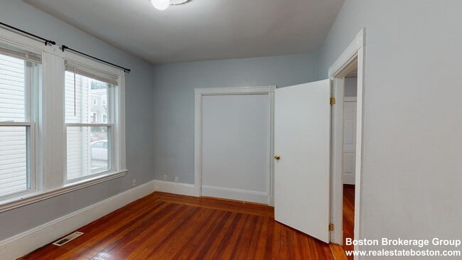 61 Crescent Ave Unit 1