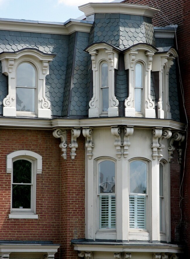 Front 3 condo windows facing Logan circle - 19 Logan Cir NW Unit 201
