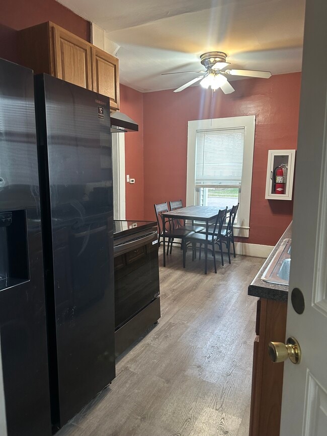 Photo - 161 17th St N